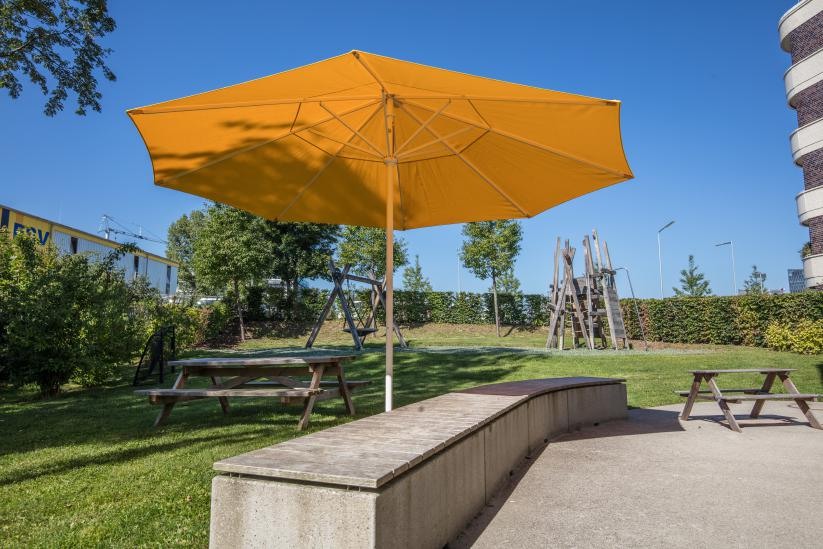 Kletterturm im Garten der Denk mit Kita München Berg am Laim