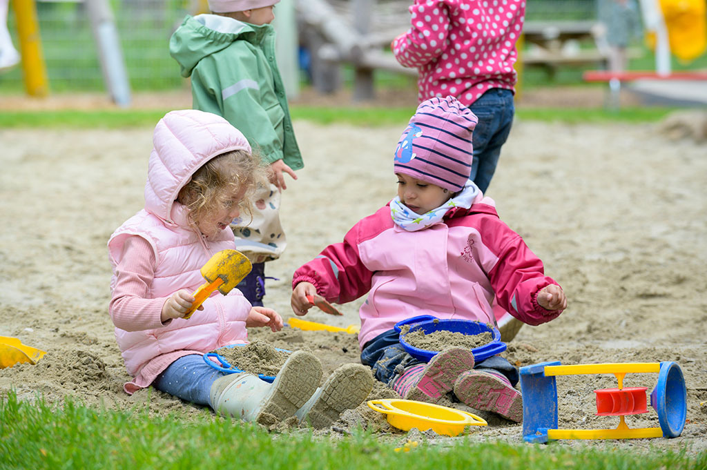 denk-mit-kita-kinder-spielen